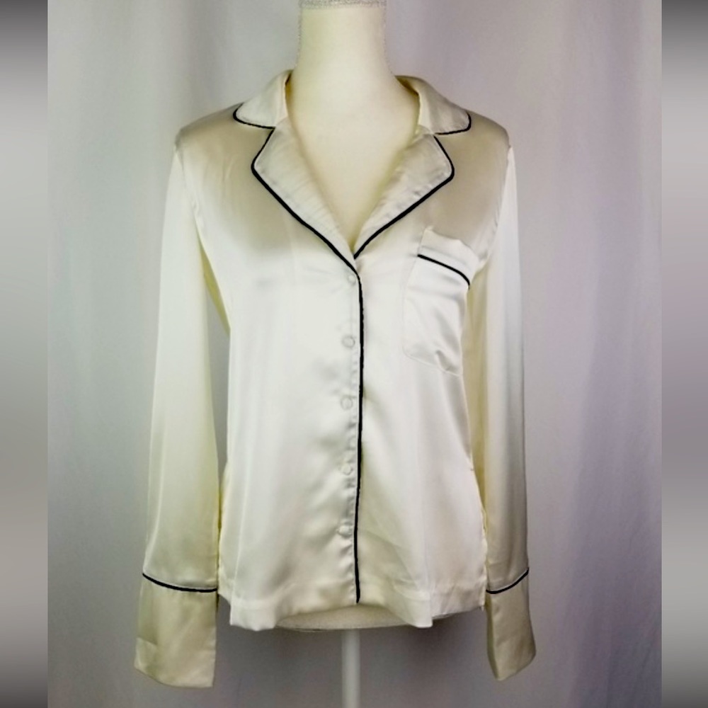 White Pajama blouse with navy trim and side slit detailing.